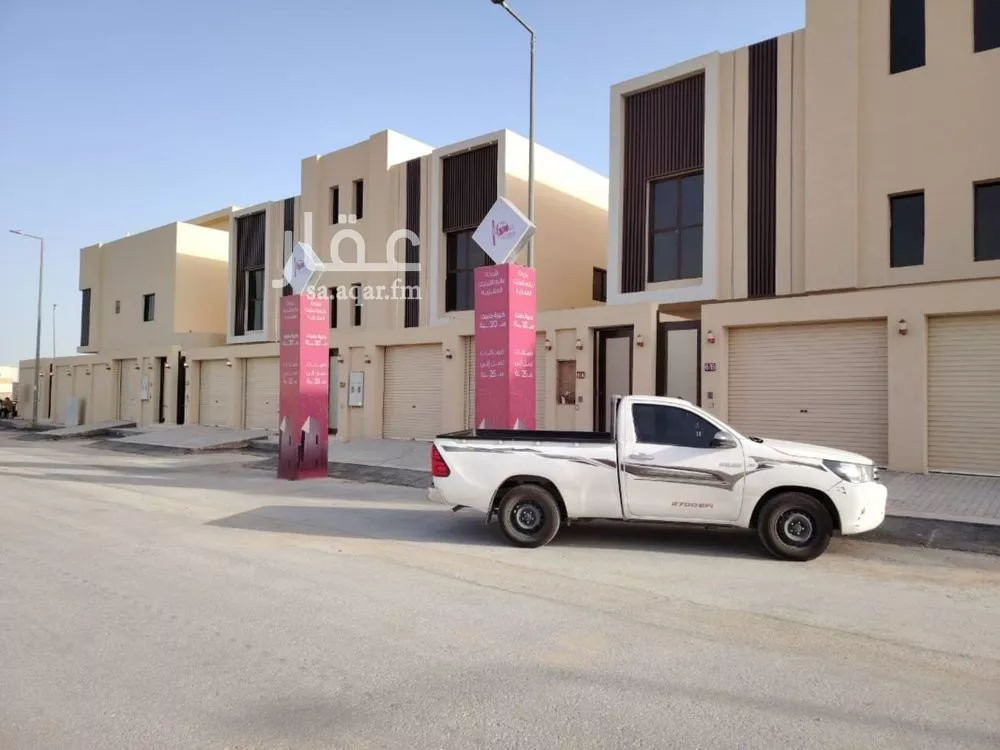 دور للبيع في شارع محمد سعيد سنبل, حي عكاظ, مدينة الرياض, منطقة الرياض 1 صورة