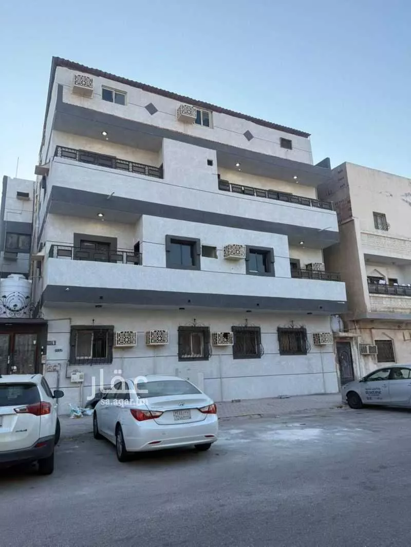 عمارة للبيع في شارع ينبع, حي الثقبة, مدينة الخبر, المنطقة الشرقية 1 صورة