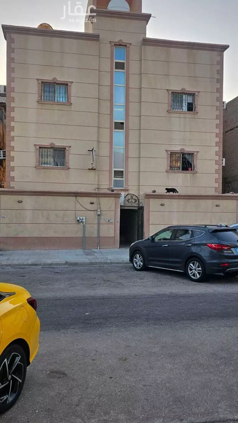 عمارة للبيع في شارع الطائف, حي الثقبة, مدينة الخبر, المنطقة الشرقية 1 صورة