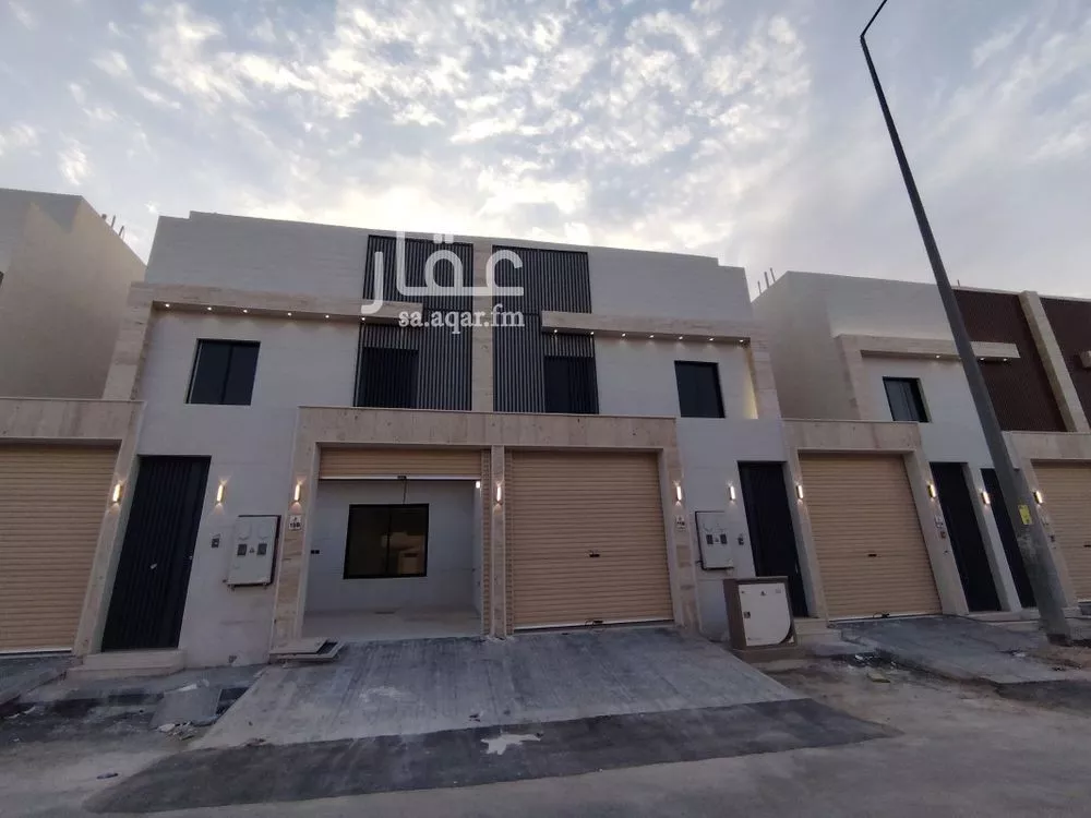 فيلا للبيع في شارع عبدالرحمن الرازي, حي عكاظ, مدينة الرياض, منطقة الرياض 1 صورة