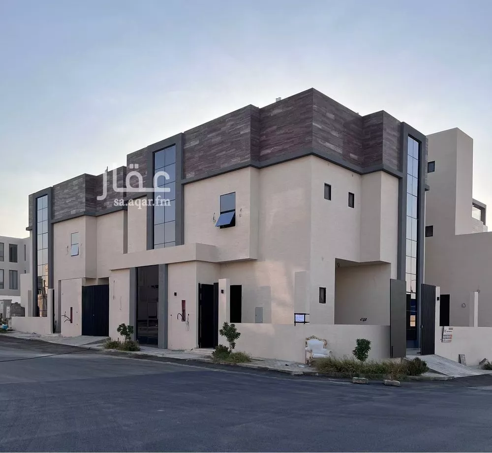 فيلا للبيع في شارع ابي علي الصيرفي, حي المهدية, مدينة الرياض, منطقة الرياض 1 صورة