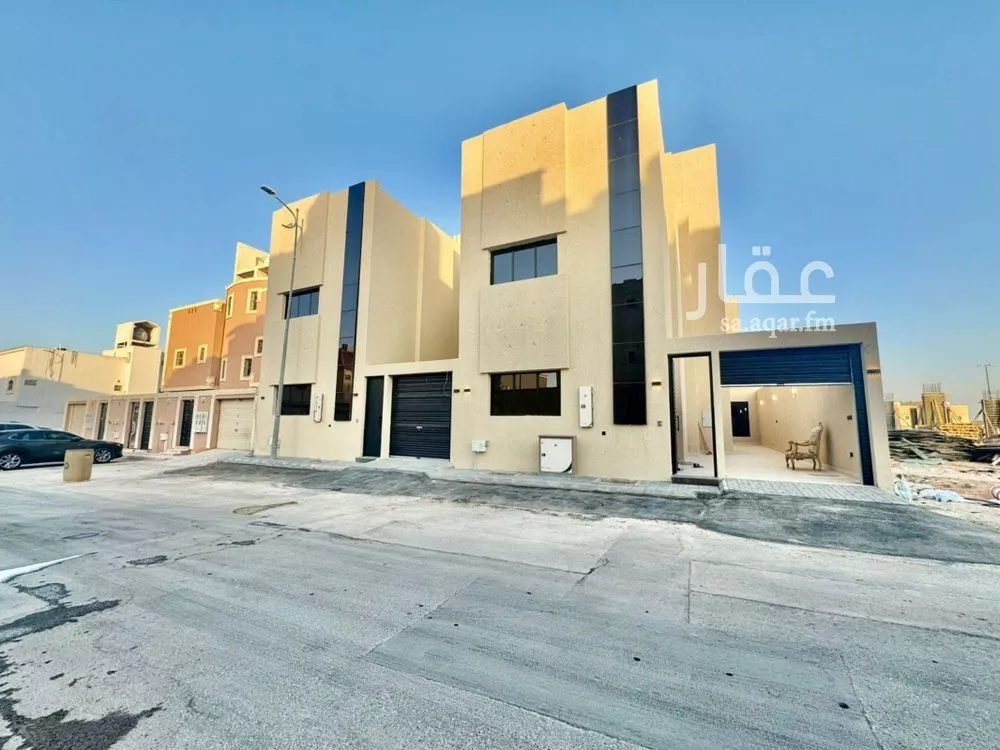 فيلا للبيع في شارع الشيخ عبدالله بن عبداللطيف ال شيخ, حي ظهرة العودة شرق, مدينة الدرعية, منطقة الرياض 1 صورة