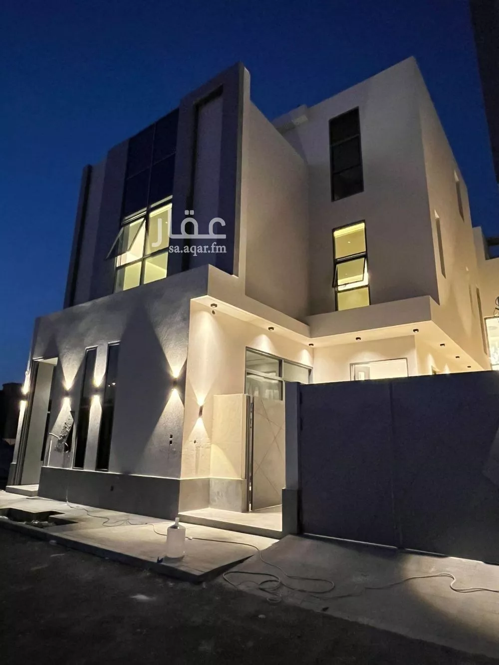 فيلا للبيع في شارع أبي زرعة الهمذاني, حي المهدية, مدينة الرياض, منطقة الرياض 1 صورة