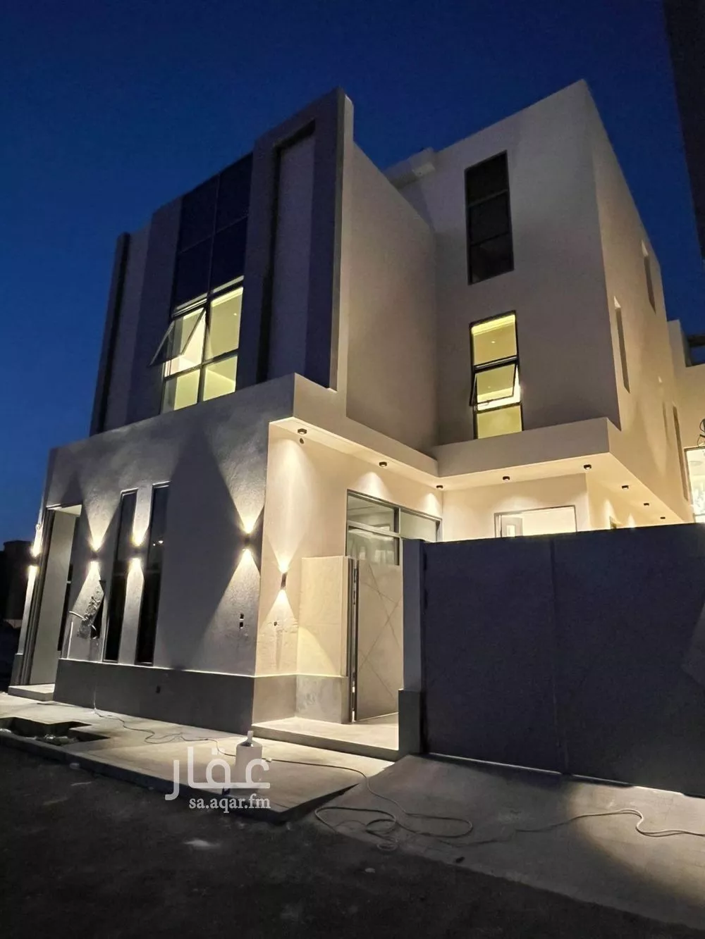 فيلا للبيع في شارع أبي زرعة الهمذاني, حي المهدية, مدينة الرياض, منطقة الرياض 1 صورة