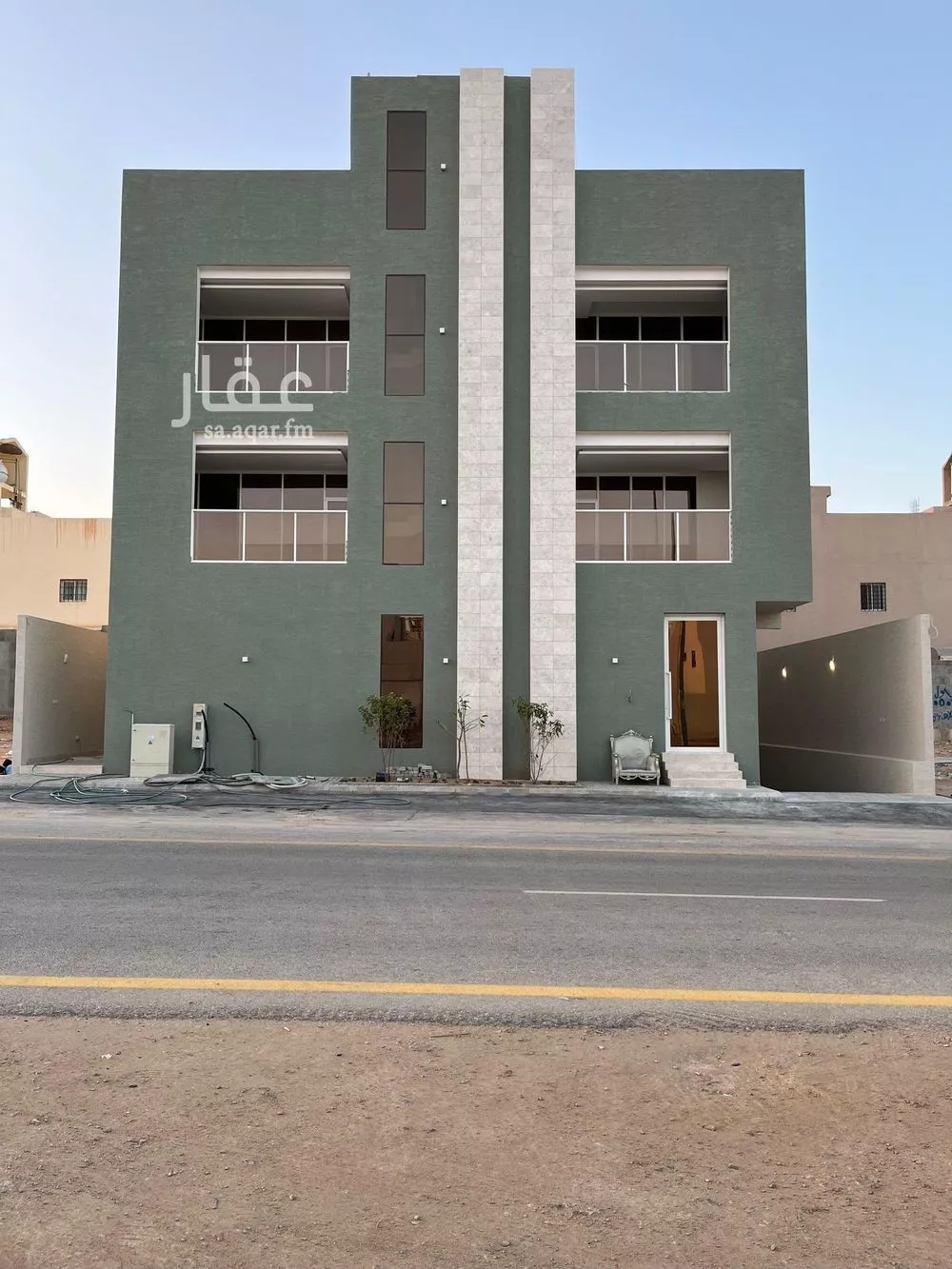 عمارة للبيع في شارع كفاية بنت أبي الفتوح, حي المهدية, مدينة الرياض, منطقة الرياض 1 صورة