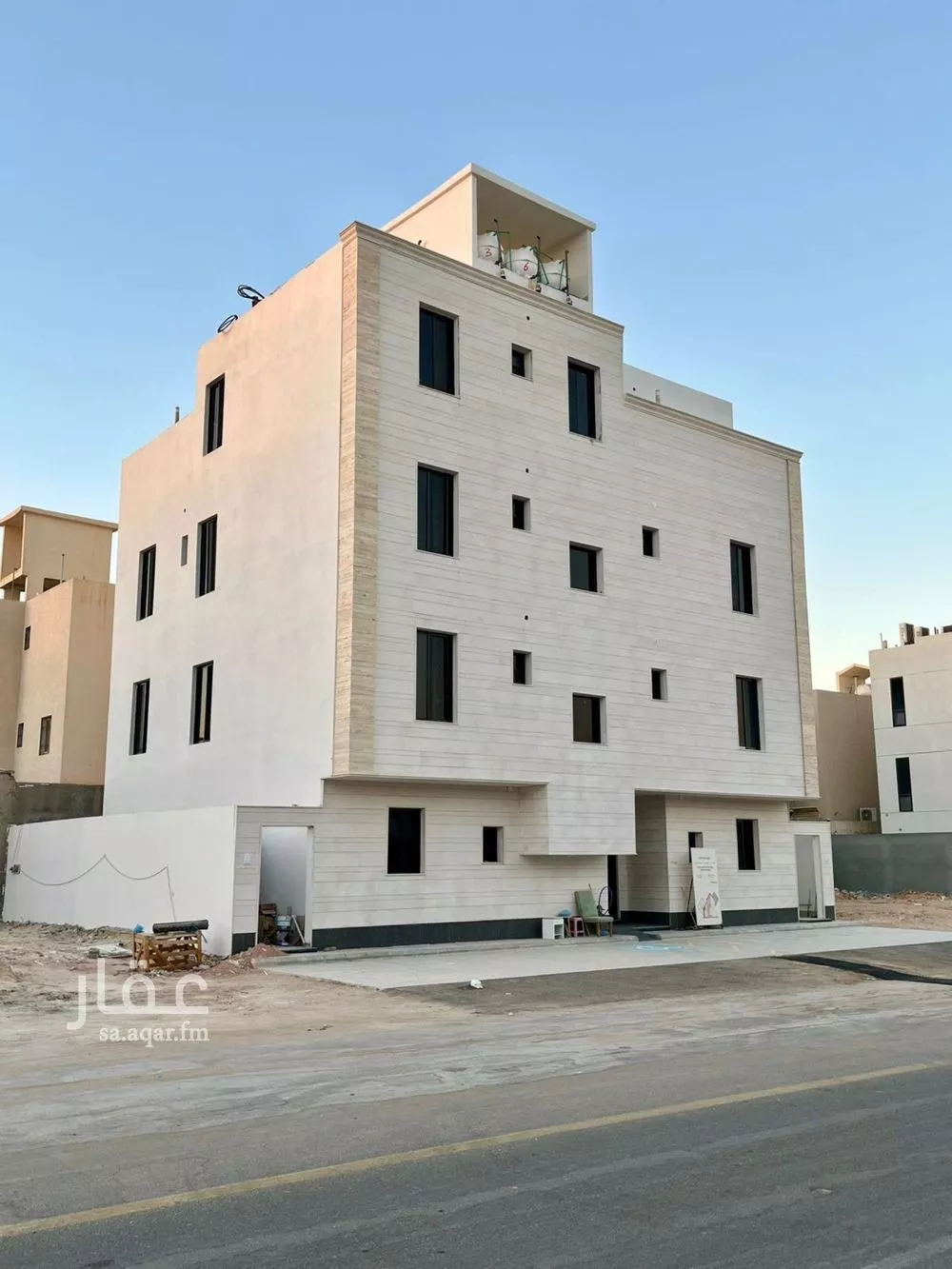 عمارة للبيع في شارع أبي عروة, حي المهدية, مدينة الرياض, منطقة الرياض 1 صورة