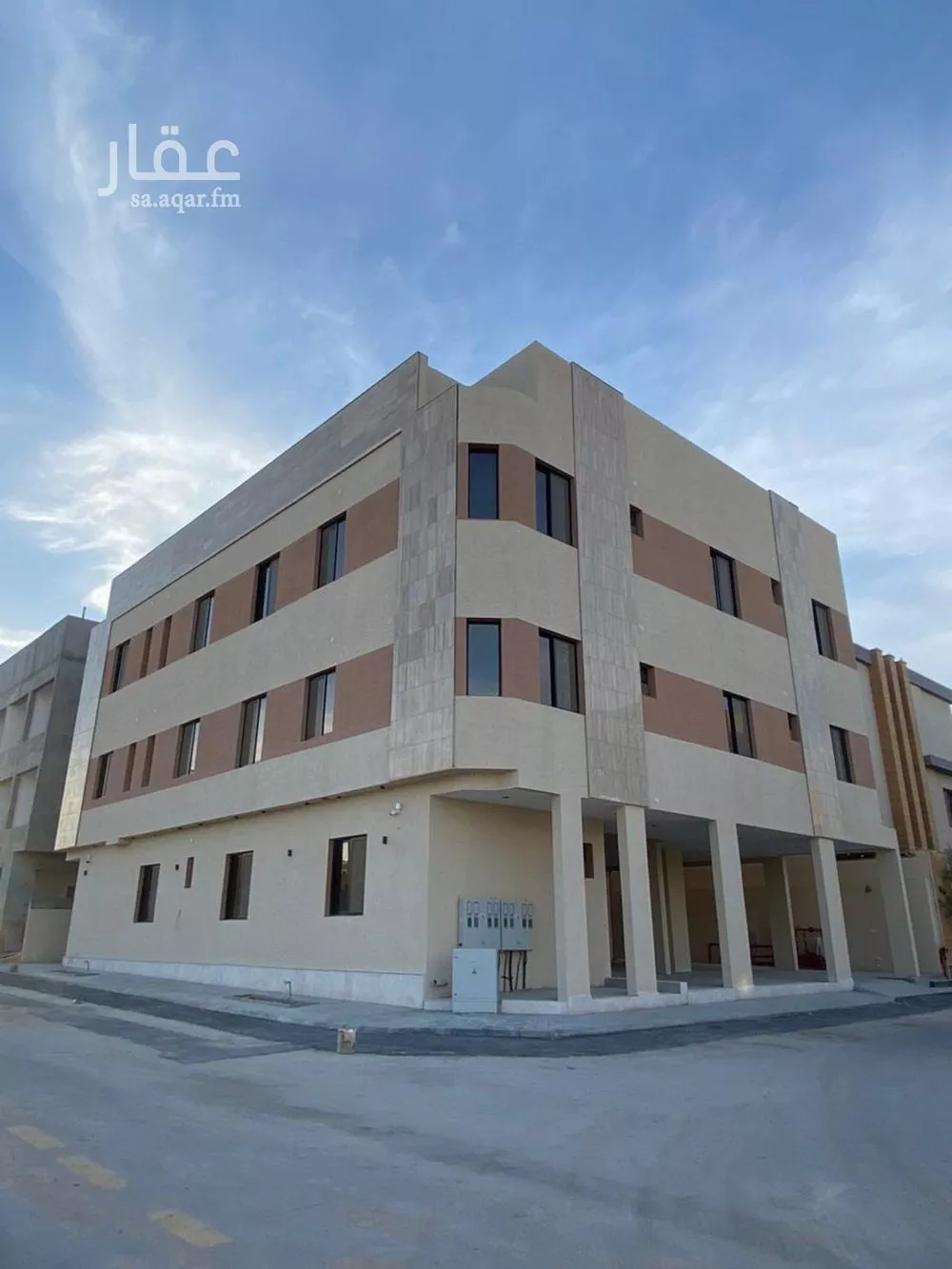 عمارة للبيع في شارع أحمد بن الحسن الأنصاري, حي المهدية, مدينة الرياض, منطقة الرياض 1 صورة