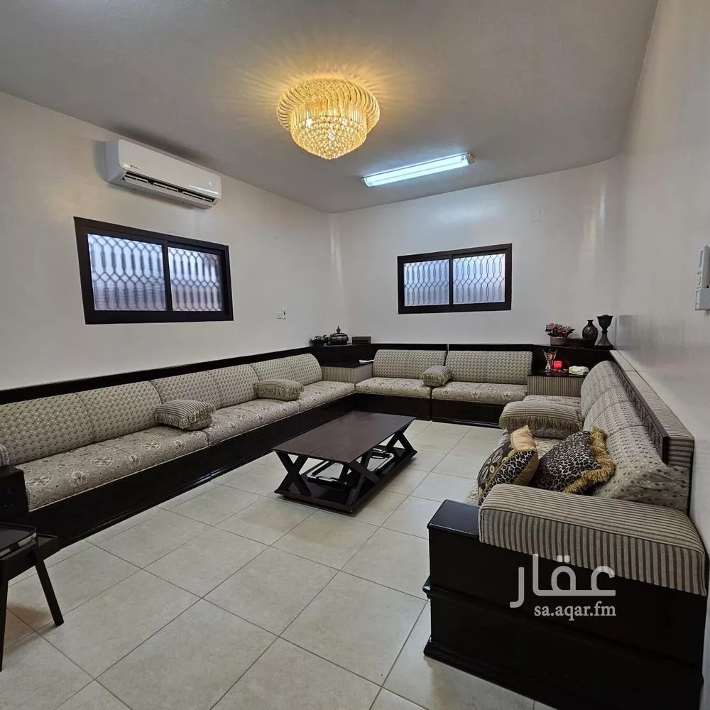 فيلا للبيع في شارع صهيب بن سفيان, حي السليمانية, مدينة عنيزه, منطقة القصيم 1 صورة