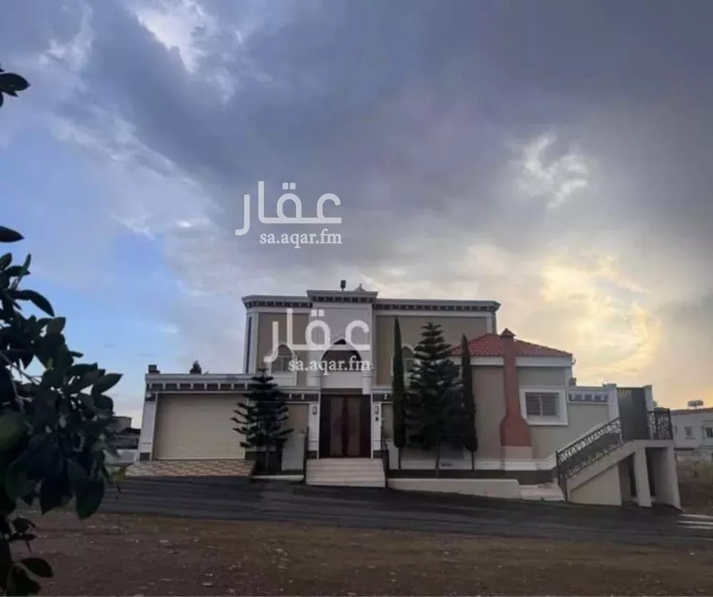 فيلا للبيع في شارع ام القوين, حي الزهور, مدينة أبها, منطقة عسير 1 صورة