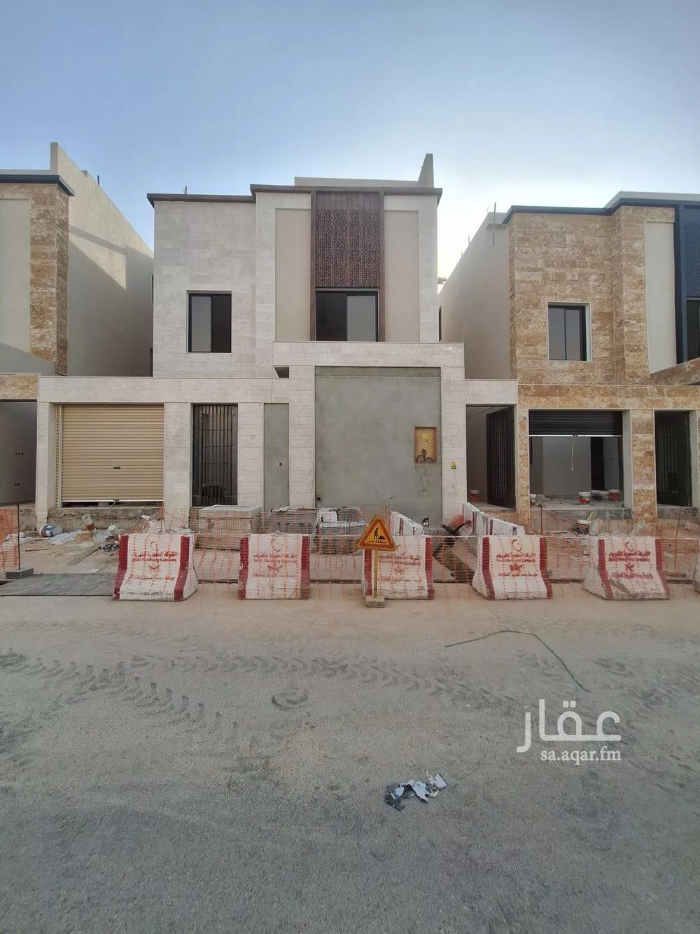 فيلا للبيع في شارع عبدالله بن بكر كمال, حي العوالي, مدينة الرياض, منطقة الرياض 1 صورة