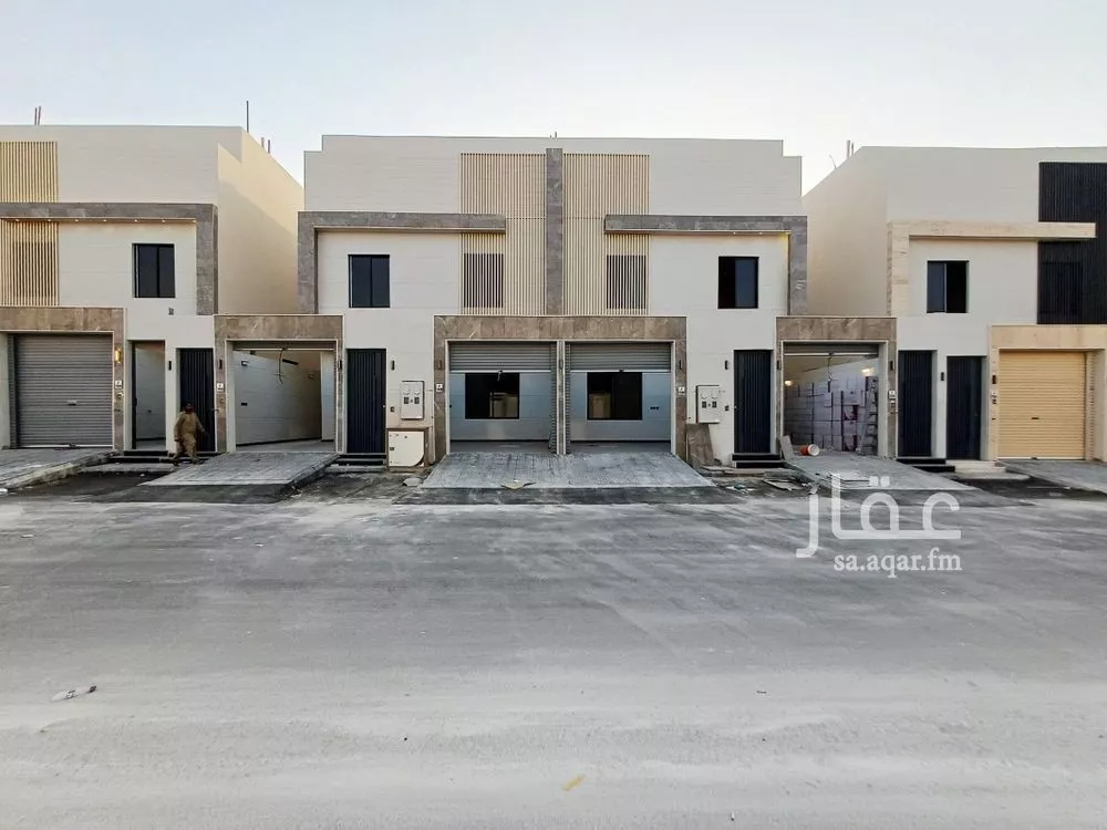 فيلا للبيع في شارع محمد الجزري, حي عكاظ, مدينة الرياض, منطقة الرياض 1 صورة