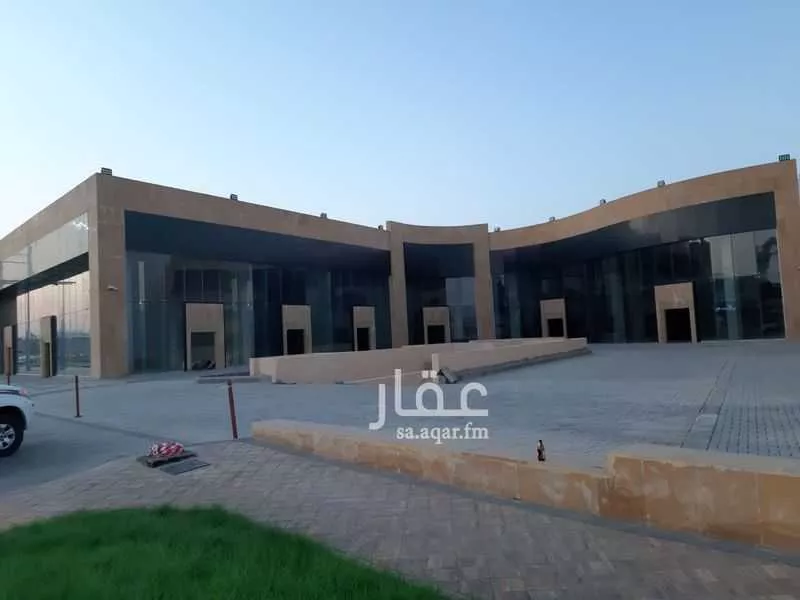 عمارة للإيجار في شارع طريق ابو بكر الصديق, حي بئر عثمان, مدينة المدينه المنوره, منطقة المدينة المنورة 1 صورة