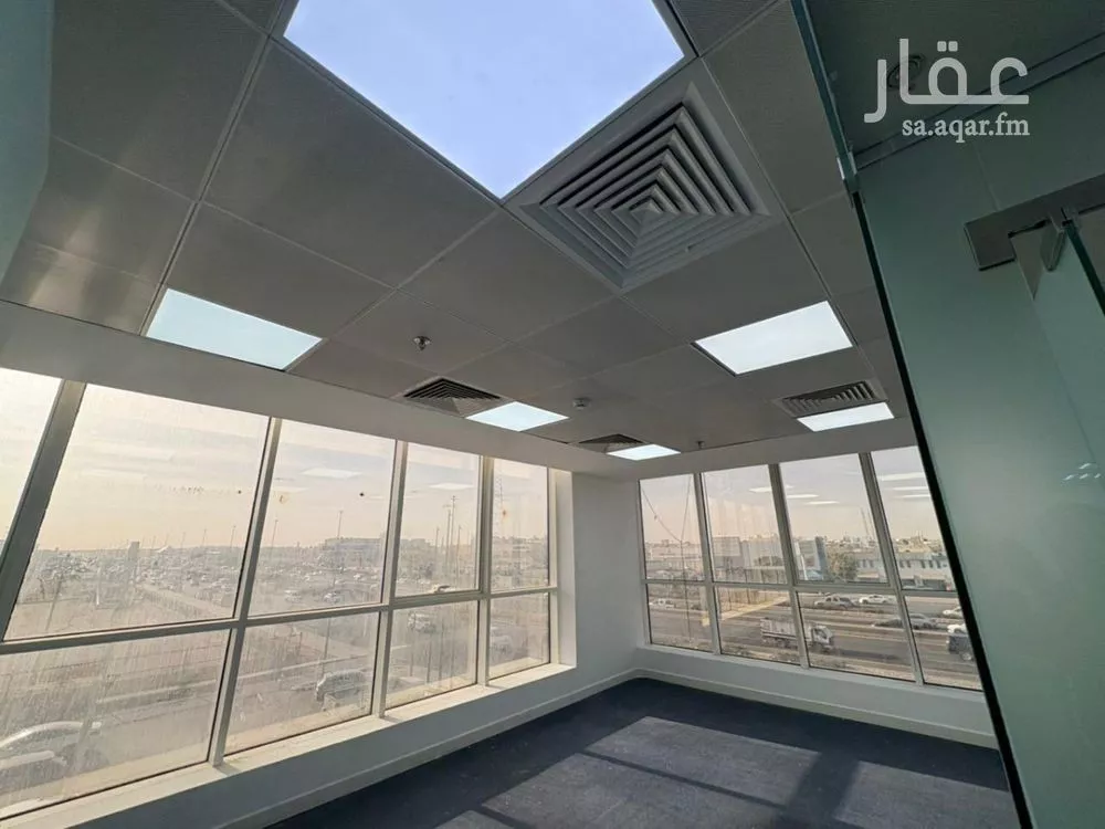 مكتب تجاري للإيجار في شارع خريص الفرعي, حي النسيم الغربي, مدينة الرياض, منطقة الرياض 1 صورة