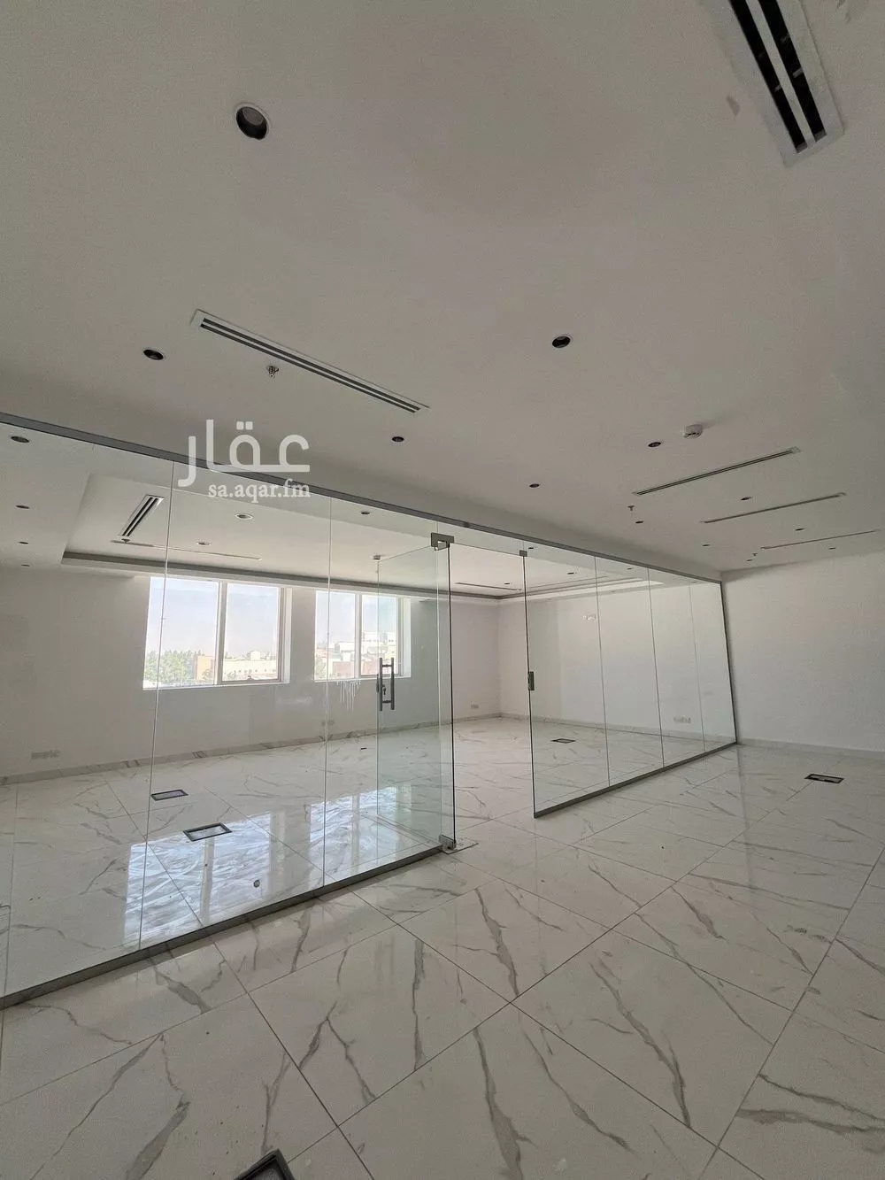 مكتب تجاري للإيجار في شارع خريص الفرعي, حي النسيم الغربي, مدينة الرياض, منطقة الرياض 1 صورة