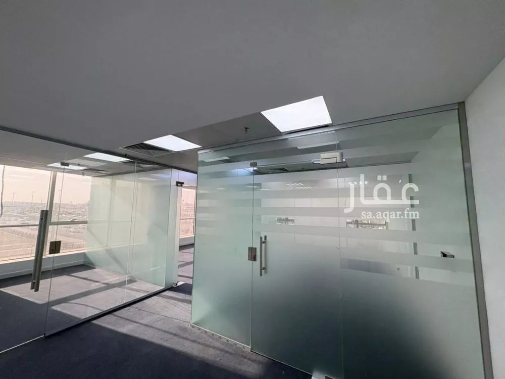 مكتب تجاري للإيجار في شارع خريص الفرعي, حي النسيم الغربي, مدينة الرياض, منطقة الرياض 1 صورة