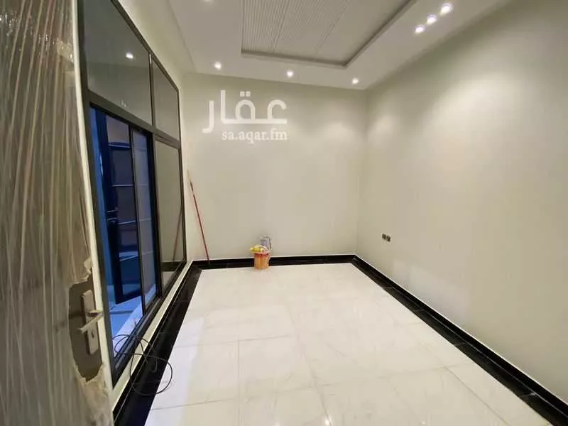 فيلا للبيع في شارع عبدالرحمن الدمشقي, حي بدر, مدينة الرياض, منطقة الرياض 1 صورة