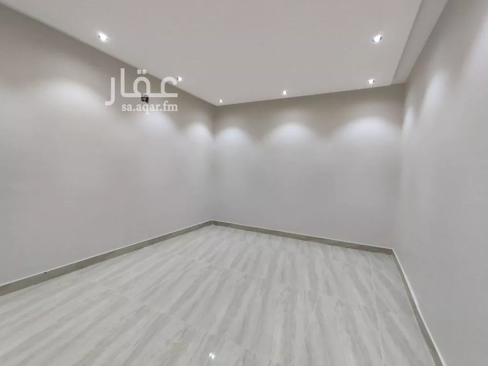 فيلا للبيع في شارع المصيف, حي عكاظ, مدينة الرياض, منطقة الرياض 1 صورة