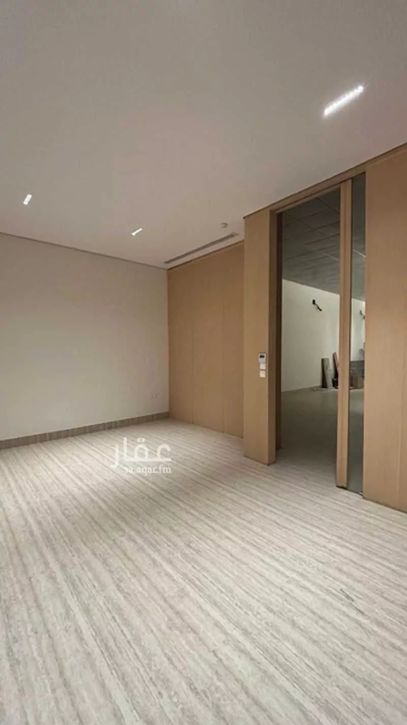 مكتب تجاري للإيجار في شارع ابي بكر الصديق الفرعي, حي الياسمين, مدينة الرياض, منطقة الرياض 1 صورة