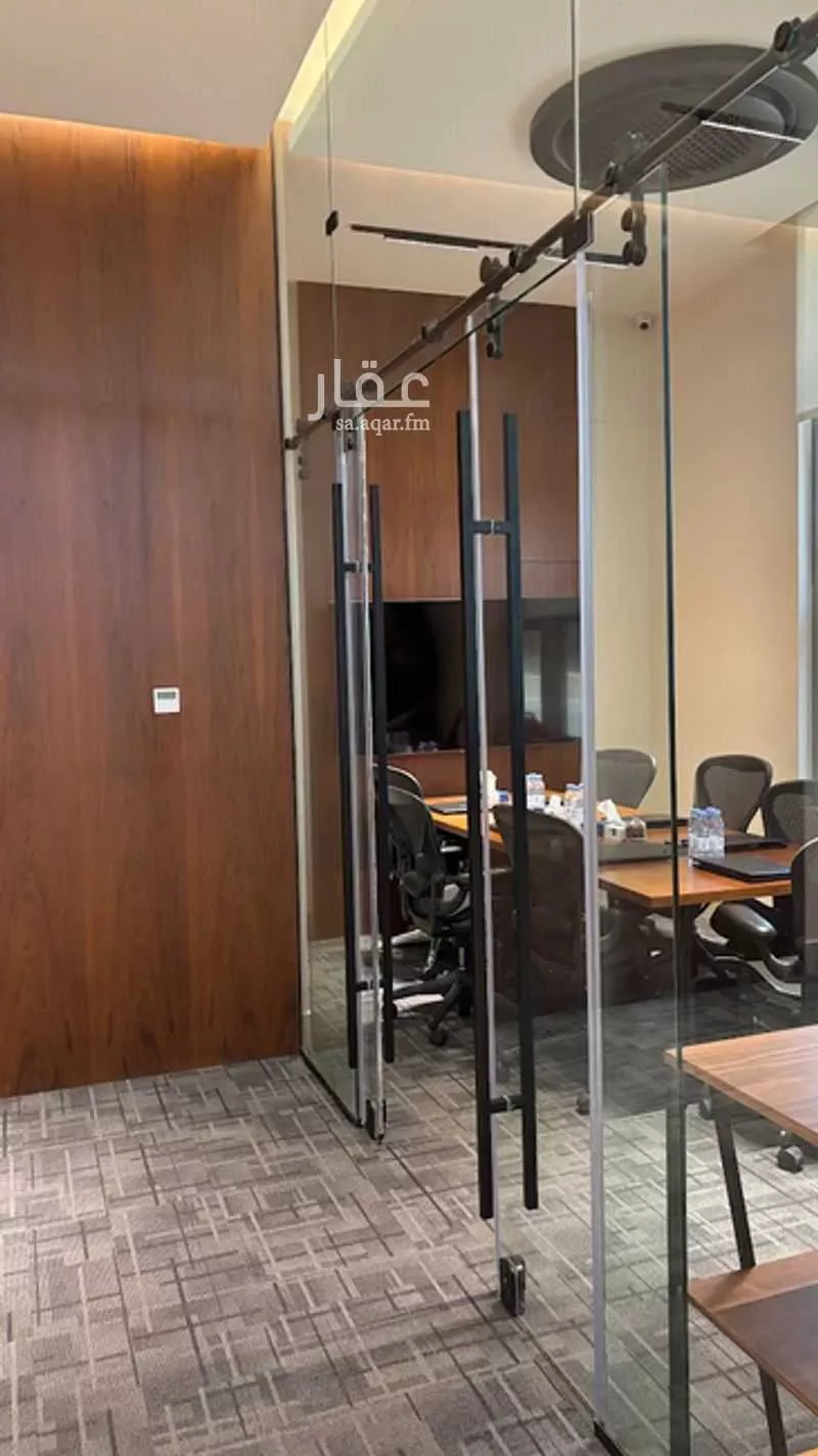 مكتب تجاري للإيجار في شارع ابي بكر الصديق الفرعي, حي الياسمين, مدينة الرياض, منطقة الرياض 1 صورة