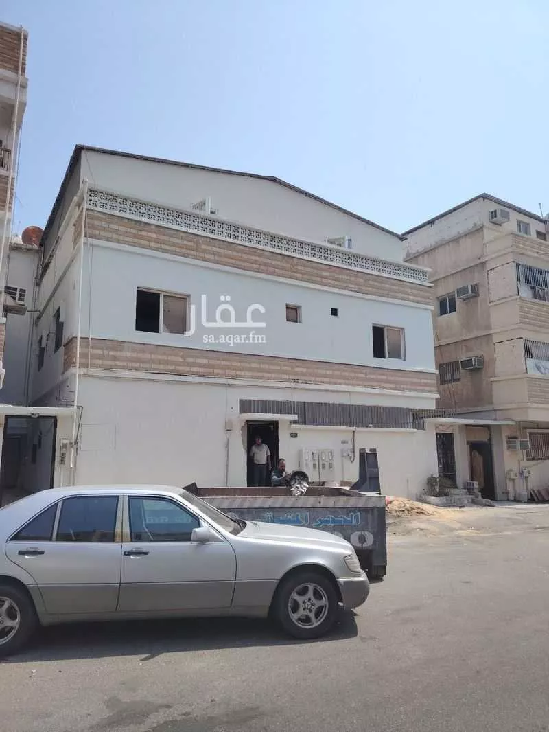عمارة للبيع في شارع المجمعة, حي الثقبة, مدينة الخبر, المنطقة الشرقية 1 صورة