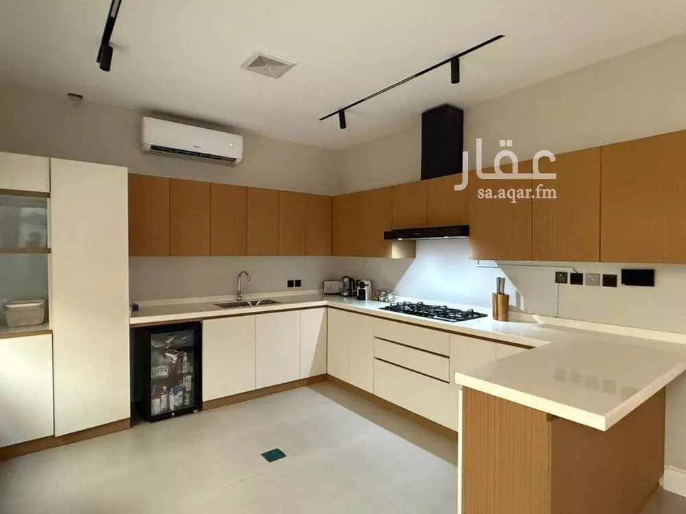 فيلا للإيجار في شارع يزيد بن الاصم, حي العارض, مدينة الرياض, منطقة الرياض 1 صورة