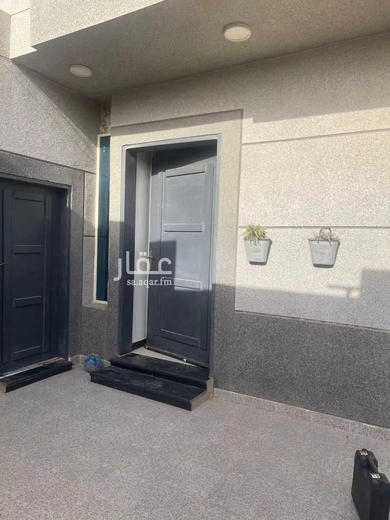 فيلا للإيجار في شارع رقم 70 ، حي ظهرة لبن ، الرياض ، منطقة الرياض 1 صورة