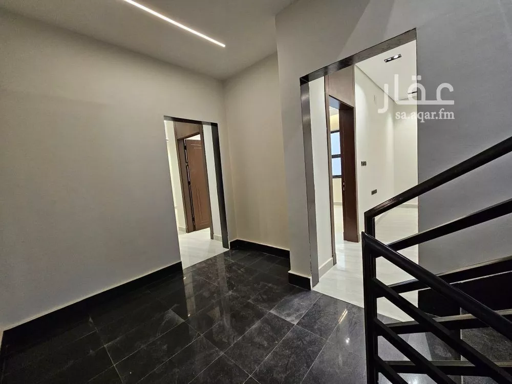 دور للبيع في شارع رقم 106, حي الجنادرية, مدينة الرياض, منطقة الرياض 1 صورة