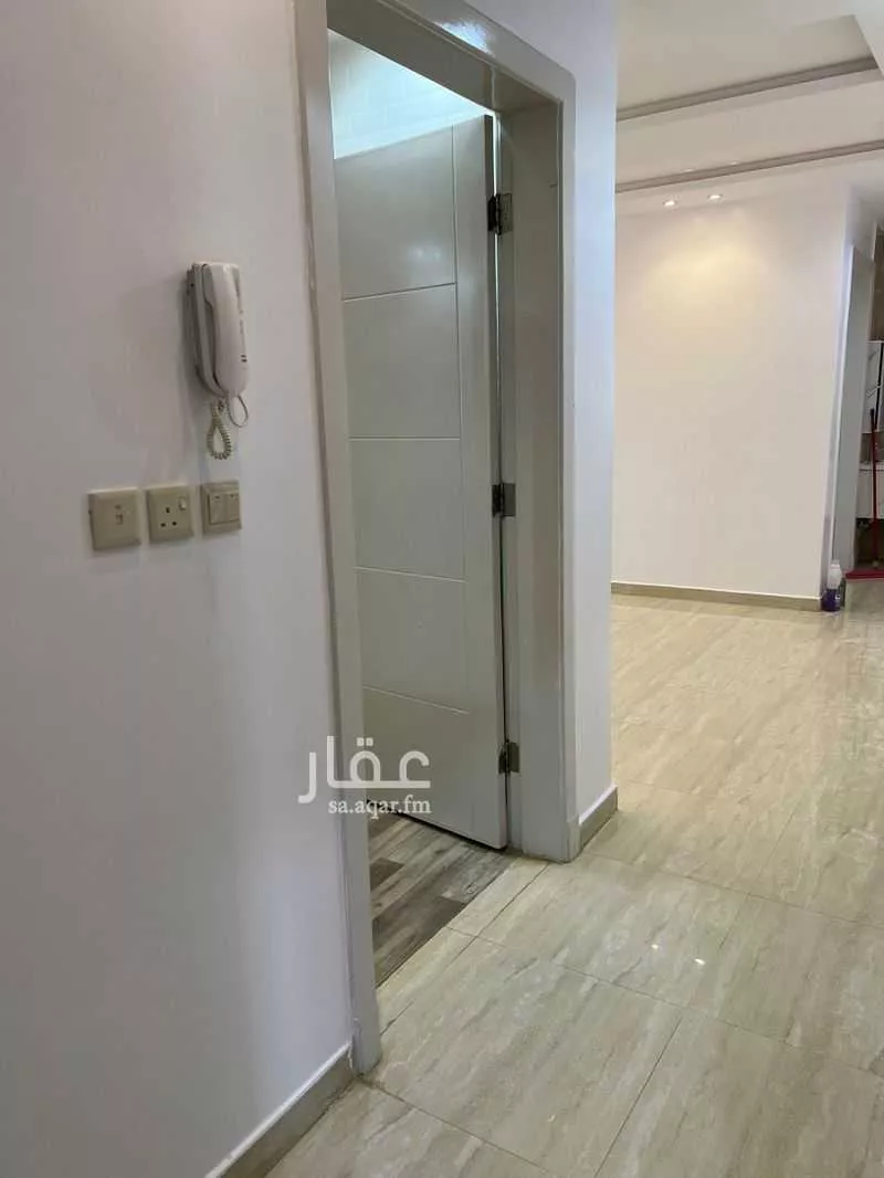 شقة للإيجار في شارع إسحاق بن مخلد ، حي عكاظ ، الرياض ، منطقة الرياض 1 صورة
