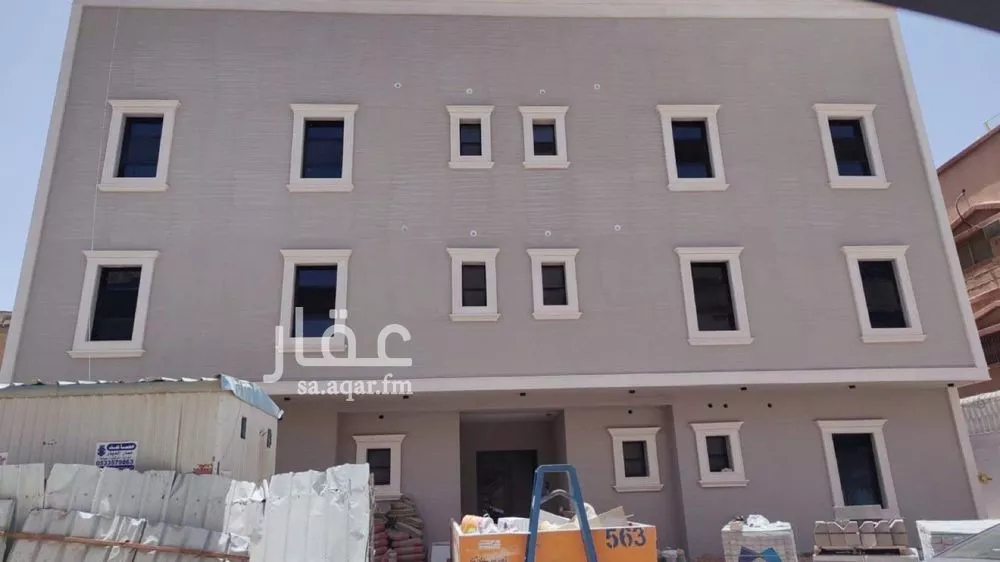 عمارة للإيجار في شارع بدر المزني, حي الضباط, مدينة الرياض, منطقة الرياض 1 صورة