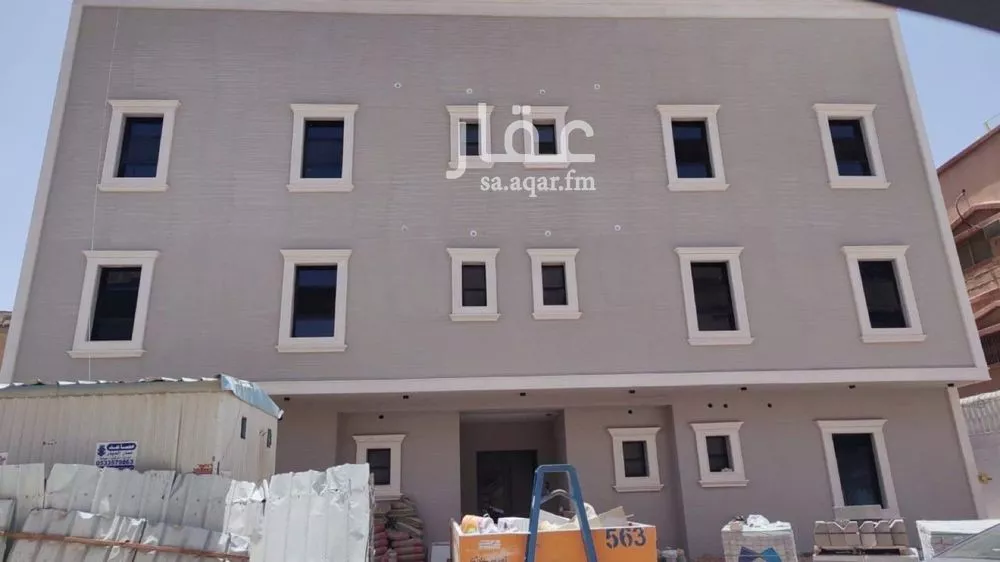 عمارة للبيع في شارع بدر المزني, حي الضباط, مدينة الرياض, منطقة الرياض 1 صورة