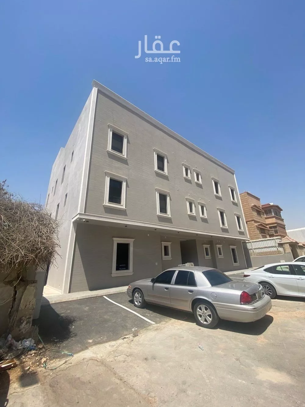 عمارة للبيع في شارع بدر المزني, حي الضباط, مدينة الرياض, منطقة الرياض 1 صورة