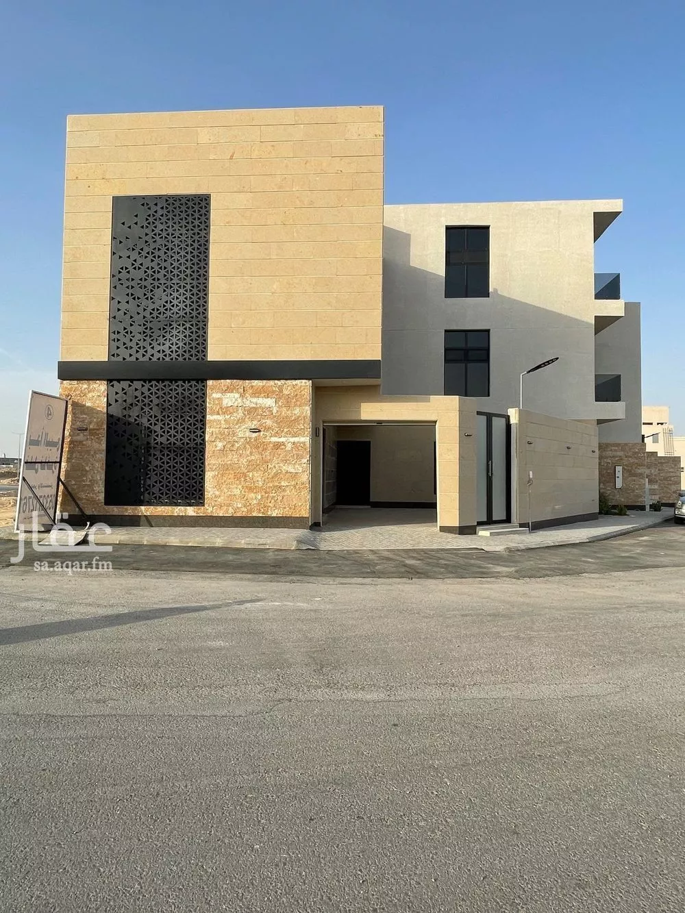 فيلا للبيع في شارع أحمد بن قطرب, حي المهدية, مدينة الرياض, منطقة الرياض 1 صورة