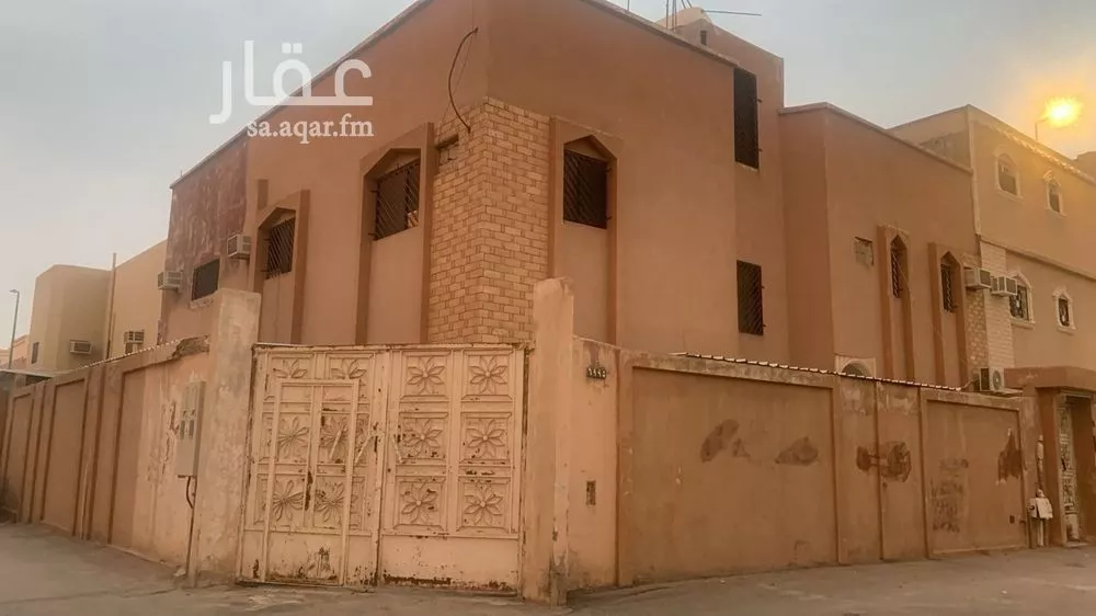فيلا للبيع في شارع خارجة بن حذافة, حي العريجاء الأوسط, مدينة الرياض, منطقة الرياض 1 صورة