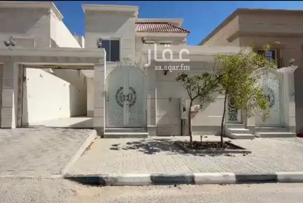 فيلا للبيع في حي البحيرة, مدينة الخبر, المنطقة الشرقية 1 صورة