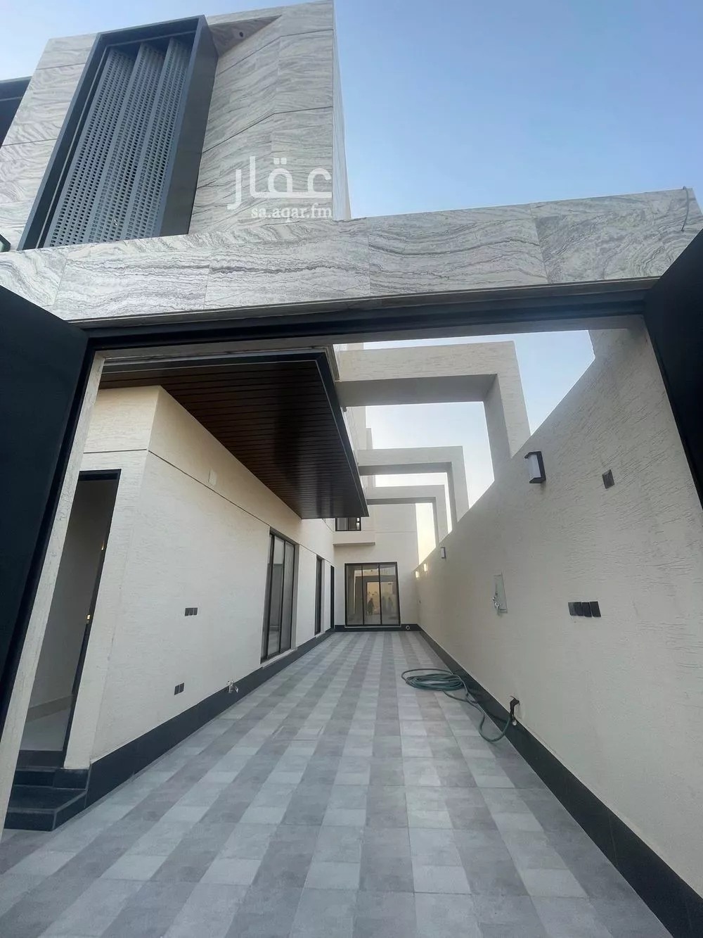 فيلا للبيع في شارع أحمد مفتي المكي الحنفي, حي المهدية, مدينة الرياض, منطقة الرياض 1 صورة