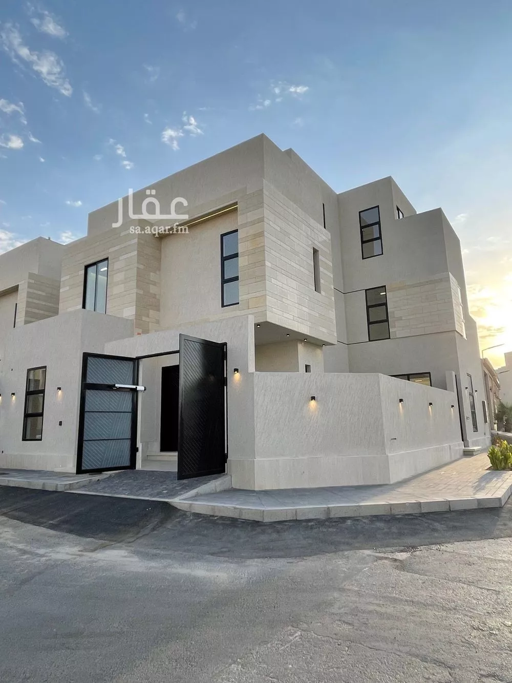 فيلا للبيع في شارع فؤاد محمد عمر توفيق, حي المهدية, مدينة الرياض, منطقة الرياض 1 صورة