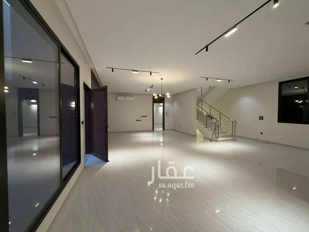 فيلا للبيع في شارع القاض بن العربي, حي المهدية, مدينة الرياض, منطقة الرياض 1 صورة