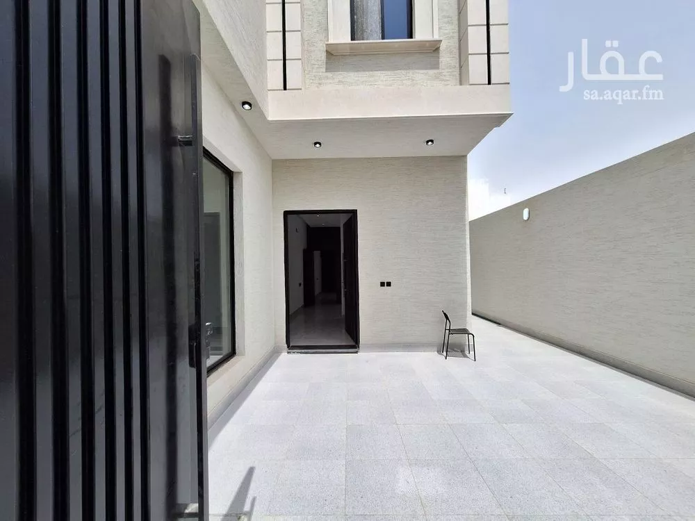 دور للبيع في شارع الرسالة, حي المعيزيلة, مدينة الرياض, منطقة الرياض 1 صورة