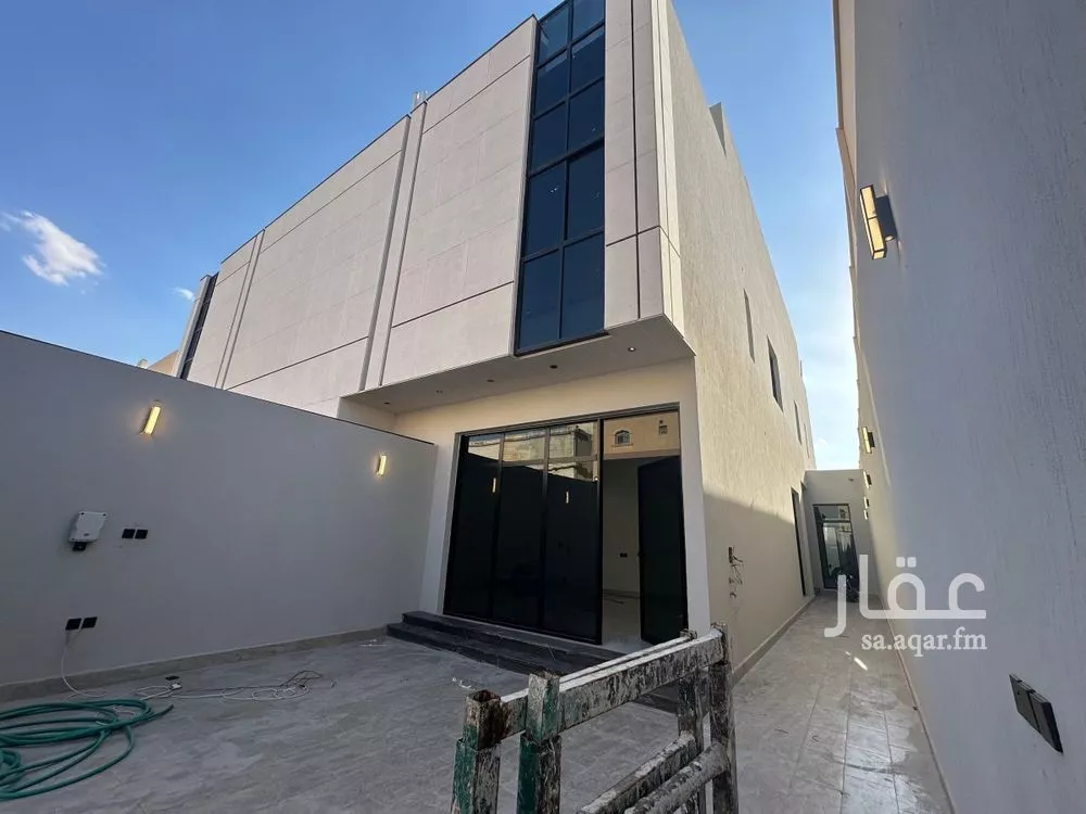 دور للبيع في شارع أحمد الدقاق, حي الرمال, مدينة الرياض, منطقة الرياض 1 صورة