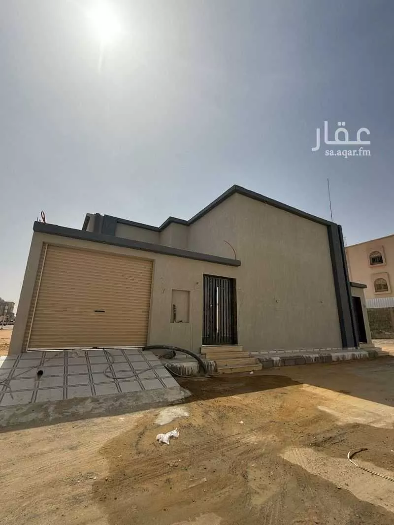 فيلا للإيجار في شارع فرعي لهيئة الرقابة و المباحث الجنائية ، حي الخماسين ، وادي الدواسر ، وادي الدواسر 1 صورة