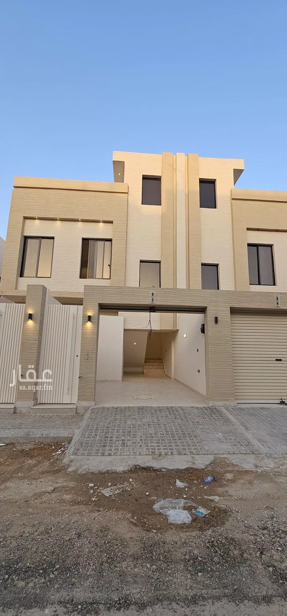 دور للبيع في شارع لقاح, حي عكاظ, مدينة الرياض, منطقة الرياض 1 صورة