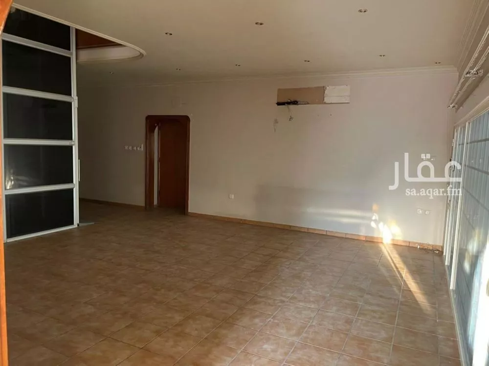 فيلا للإيجار في شارع الحكم بن نافع, حي الروضة, مدينة الرياض, منطقة الرياض 1 صورة