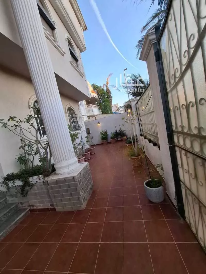 فيلا للبيع في شارع علي بن الدقاش, حي المحمدية, مدينة جدة, منطقة مكة المكرمة 1 صورة