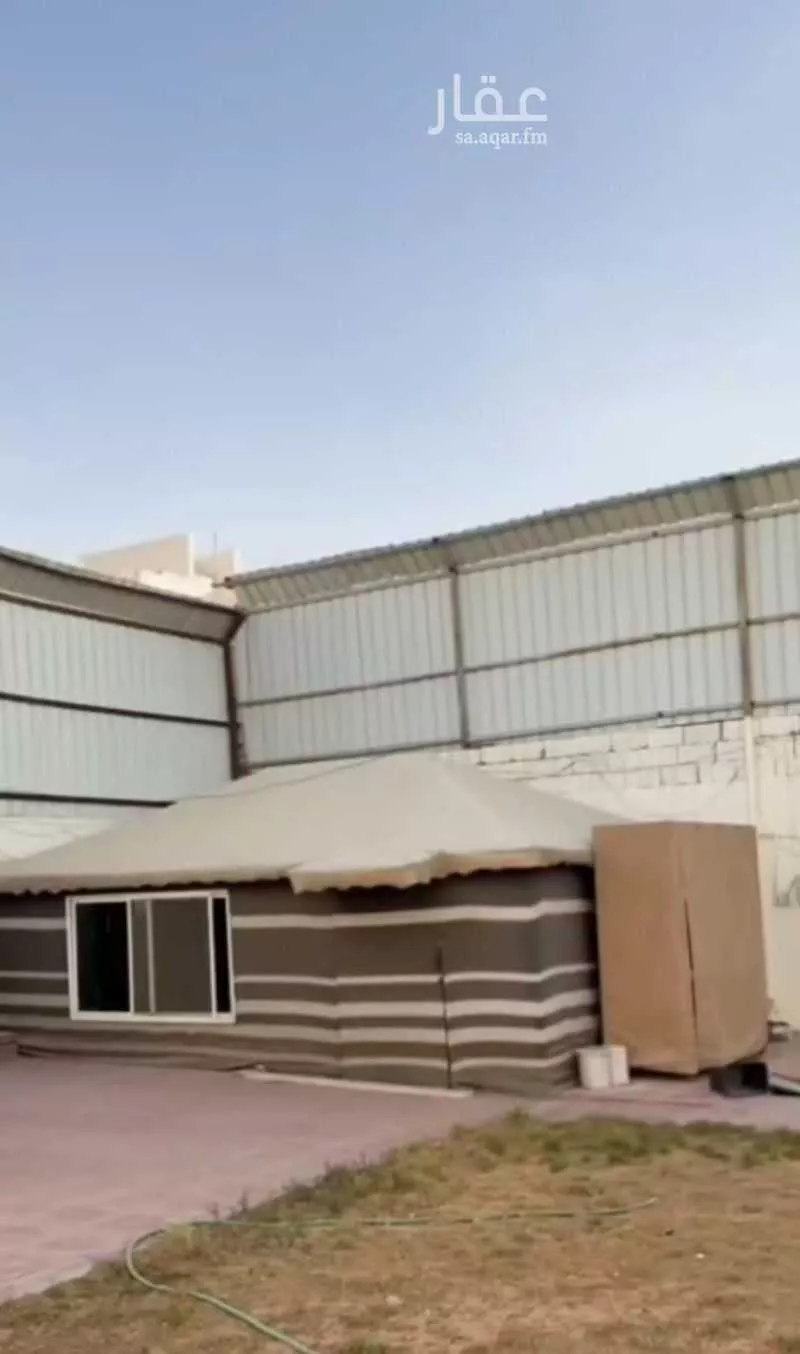 استراحة للبيع في شارع الحرفين, حي العزيزية, مدينة الرياض, منطقة الرياض 1 صورة