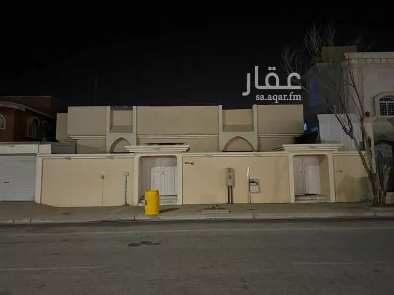 فيلا للبيع في شارع عبدالرحمن بن عوف ، حي الملك خالد ، عنيزة ، عنيزة 1 صورة