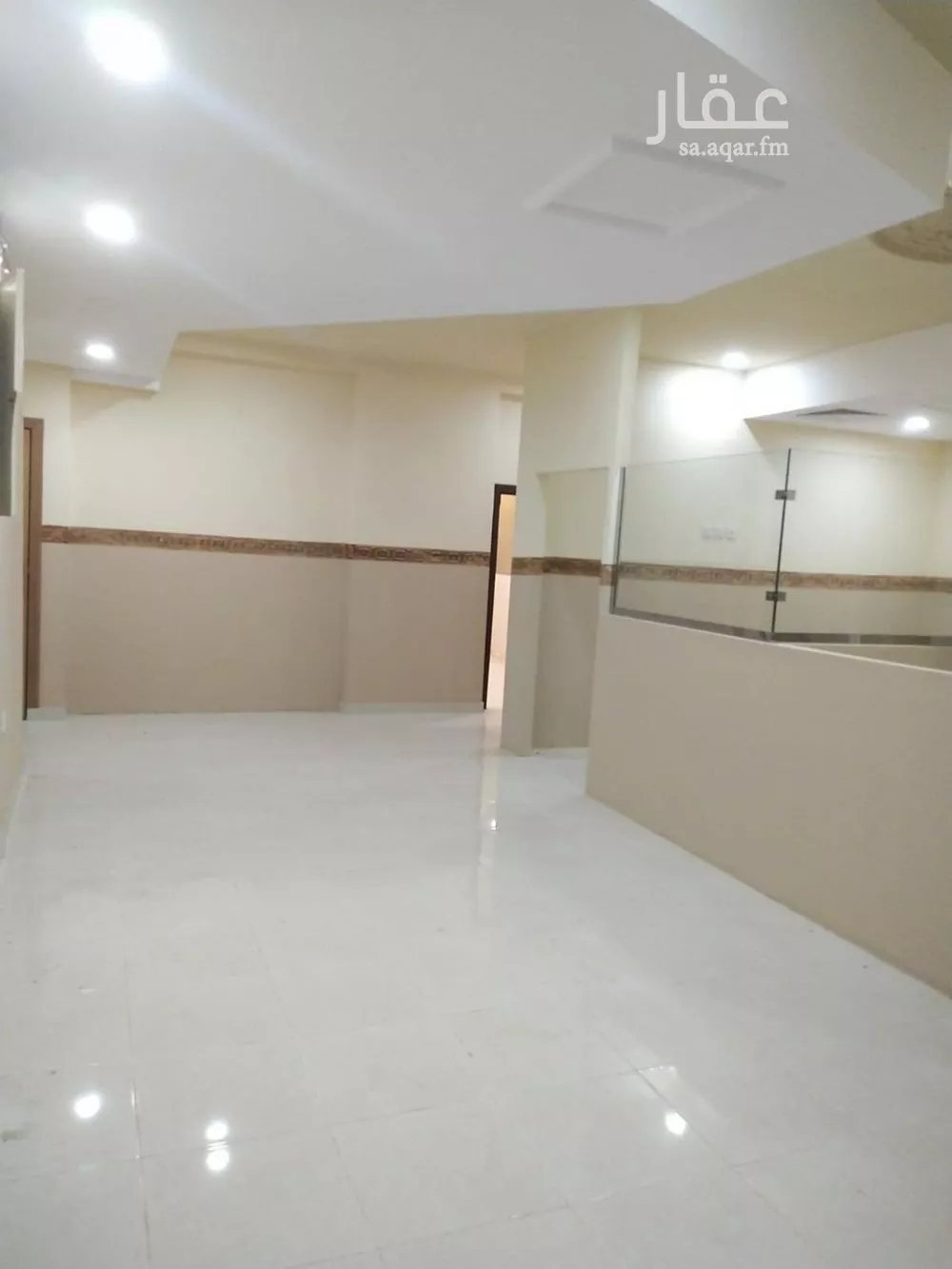 مكتب تجاري للإيجار في شارع عبدالعزيز بن محمد سندي, حي الملك فهد, مدينة مكة المكرمة, منطقة مكة المكرمة 1 صورة