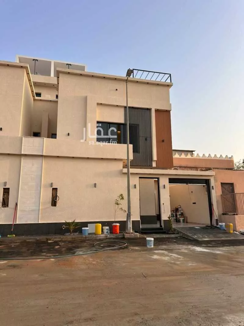 فيلا للبيع في شارع خباب ابن الارت, حي الأندلس, مدينة المزاحميه, منطقة الرياض 1 صورة