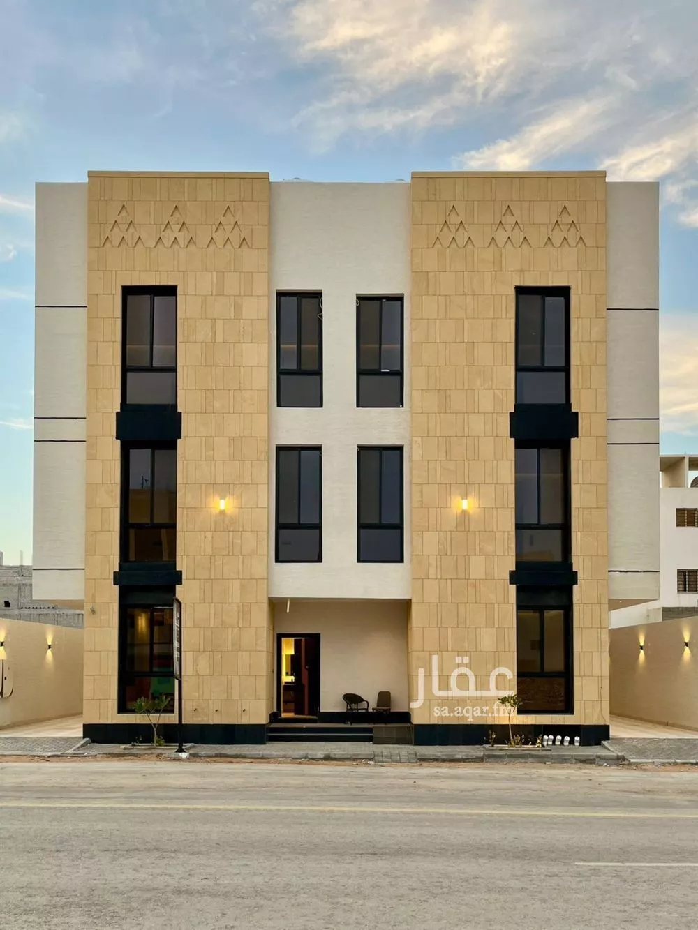 عمارة للبيع في شارع كفاية بنت أبي الفتوح, حي المهدية, مدينة الرياض, منطقة الرياض 1 صورة