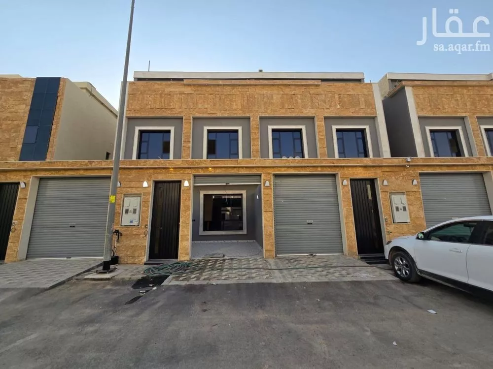 فيلا للبيع في شارع النوارس, حي عكاظ, مدينة الرياض, منطقة الرياض 1 صورة