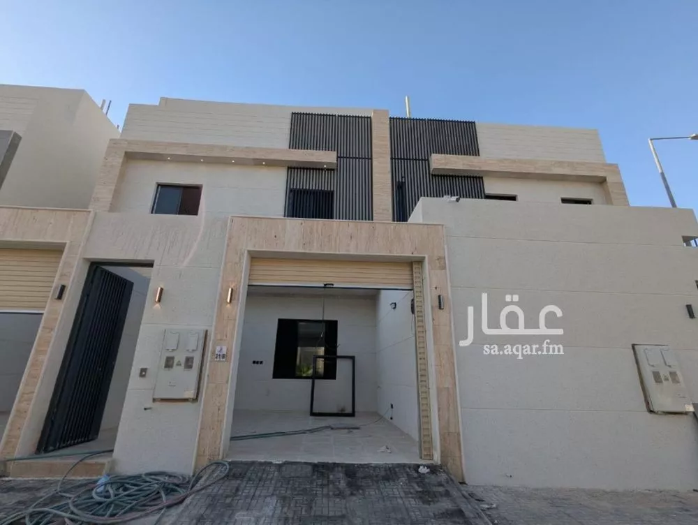 فيلا للبيع في شارع عثمان الدمياطي, حي عكاظ, مدينة الرياض, منطقة الرياض 1 صورة